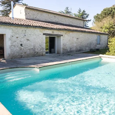 Holiday home La Petite Campagne, Private Pool Juillac (Gironde)